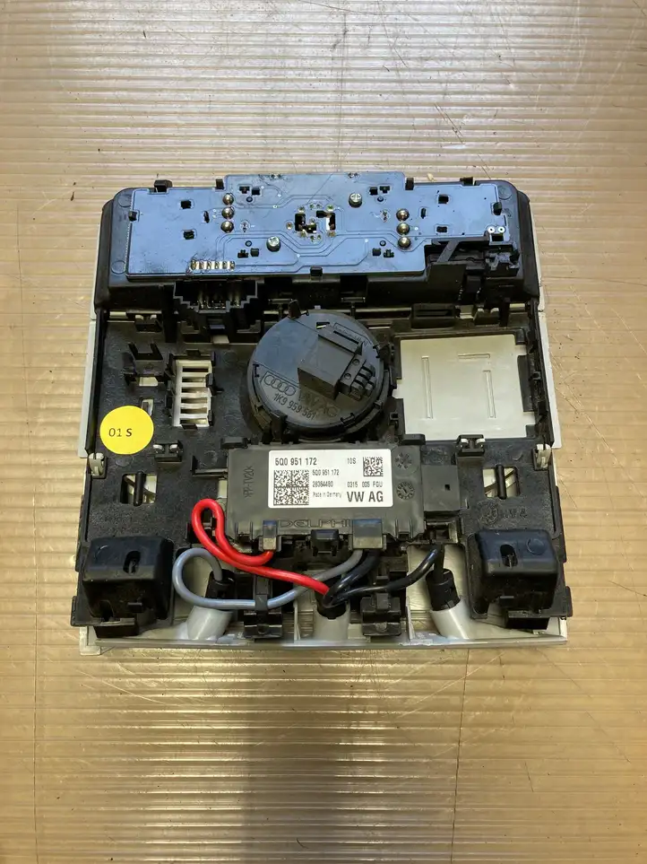 Seat Leon (5F) (2012 - 2019) 5Q0951172 Передняя подсветка — фото 3