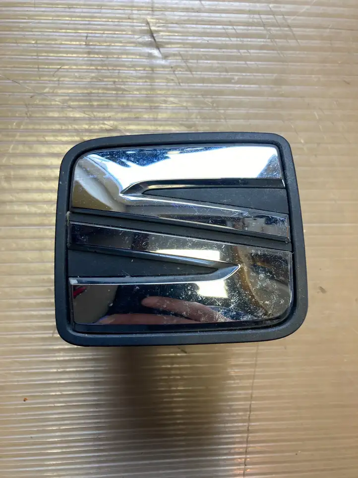 Seat Leon (5F) (2012 - 2019) 5F0827565B Ручка багажной двери — фото 1