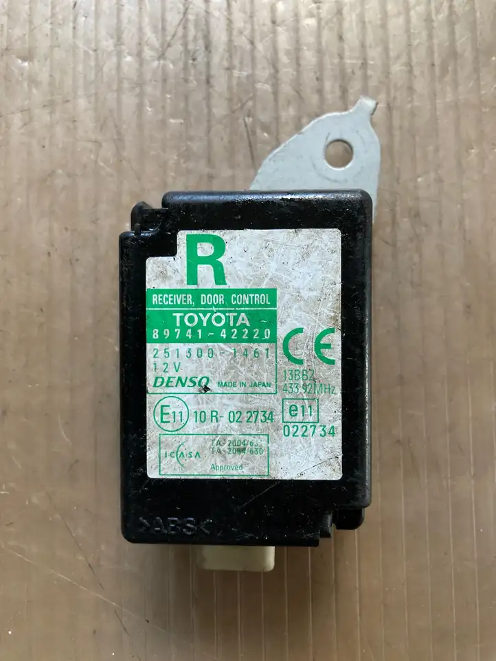 Toyota RAV 4 (XA30) (2006 - 2016) 8974142220 Блок управления дверью — фото 1