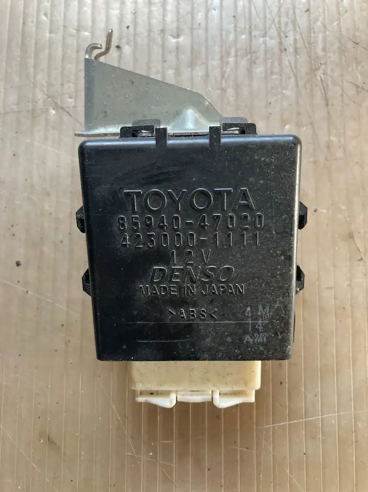 Toyota Prius (XW30) (2009 - 2015) 8594047020 Реле стеклоочистителей — фото 1