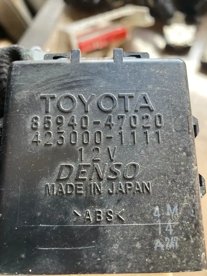 Toyota Prius (XW30) (2009 - 2015) 8594047020 Реле стеклоочистителей — фото 2