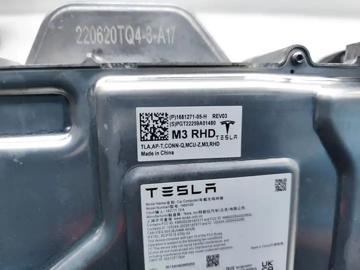 Tesla Model 3 (2017 - 2023) 1681271-05-H Прочие блоки управления — фото 6