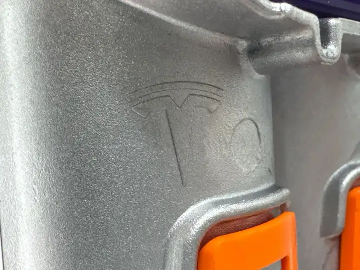 Tesla Model Y (2019 - 2024) 149037429C Зарядный разъем электромобиля — фото 2