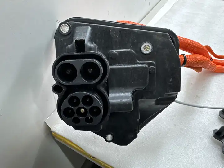 Tesla Model Y (2019 - 2024) 149037429C Зарядный разъем электромобиля — фото 14