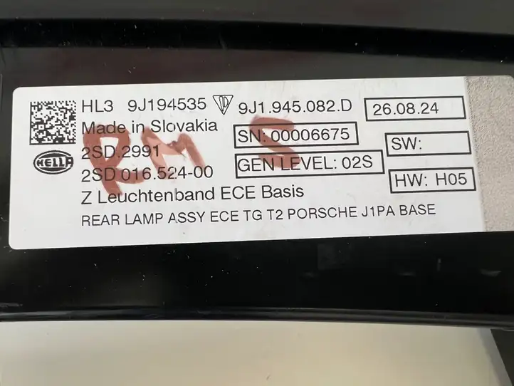 Porsche Taycan 9J1 (2019 - ) 9J1945096A Комплект задних фонарей — фото 3
