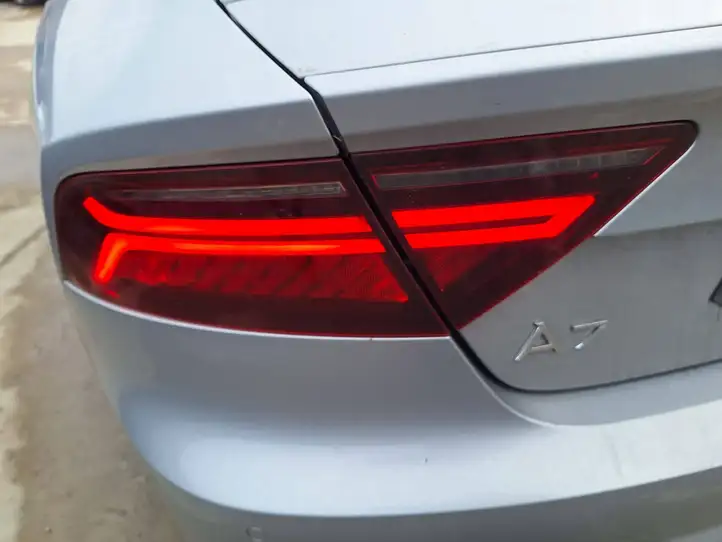 Audi A7 S7 4G (2014 - 2018) 4G8945093H Задний фонарь в крышке багажника — фото 6