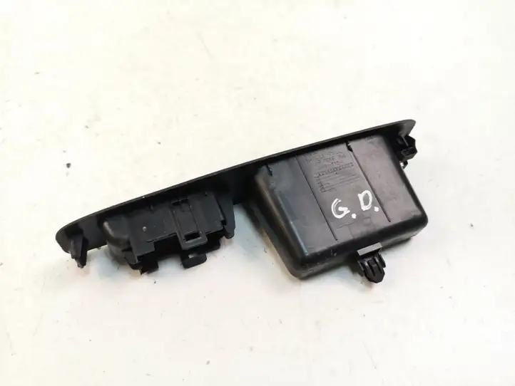 Nissan Qashqai (2006 - 2010) 82950JD000 Накладка кнопки стеклоподъемника — фото 2