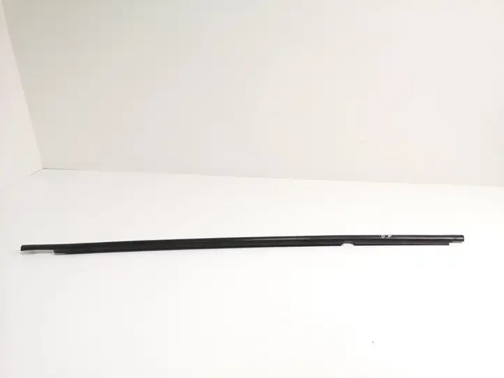 Toyota Verso (2009 - 2012) Накладка стекла задней двери — фото 1