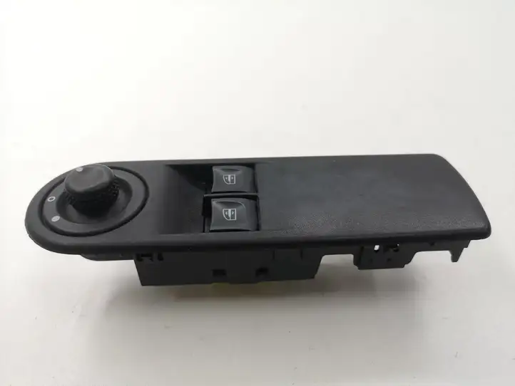 Renault Clio IV (2012 - 2019) 809611667R Кнопка стеклоподъемников — фото 3