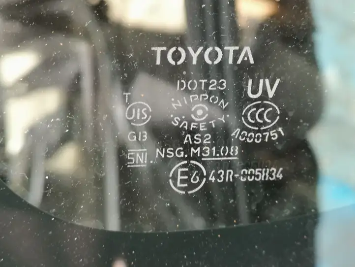 Toyota Prius (XW30) (2009 - 2015) Заднее боковое стекло — фото 2