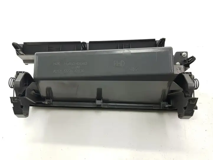 Toyota Prius (XW30) (2009 - 2015) 5545247040 Вещевой ящик — фото 2