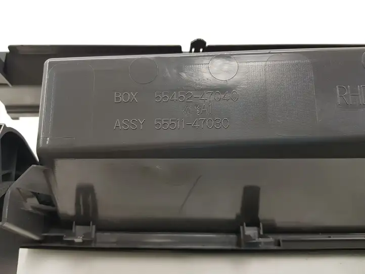 Toyota Prius (XW30) (2009 - 2015) 5545247040 Вещевой ящик — фото 6