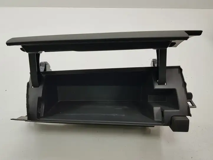 Toyota Prius (XW30) (2009 - 2015) 5545247040 Вещевой ящик — фото 7