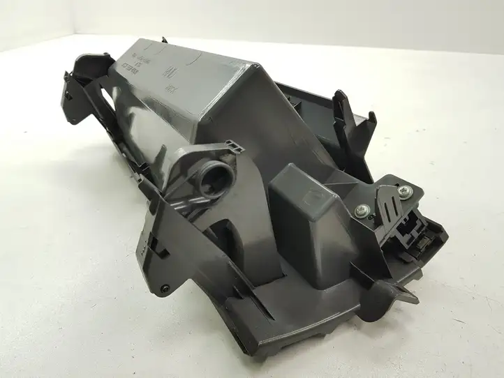 Toyota Prius (XW30) (2009 - 2015) 5545247040 Вещевой ящик — фото 8