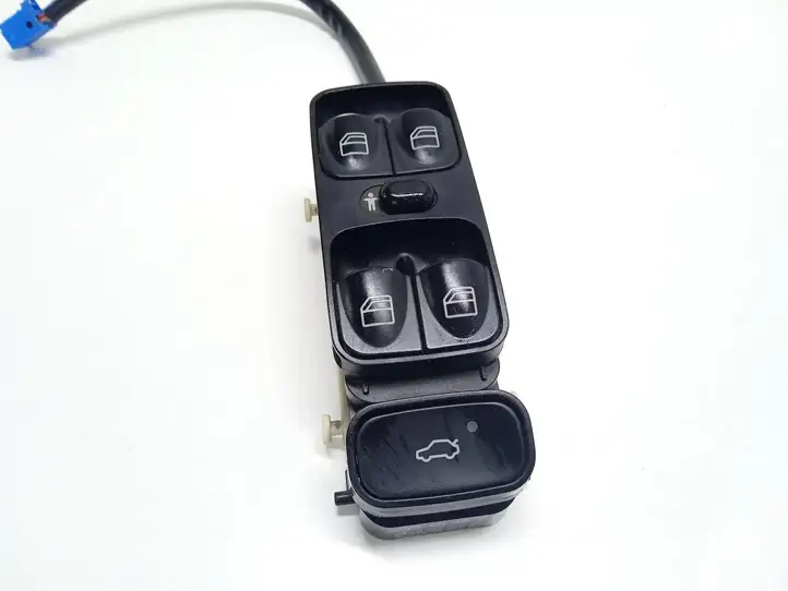 Mercedes-Benz C W203 (2000 - 2007) A2038200110 Другие включатели / ручки/ переключатели — фото 1