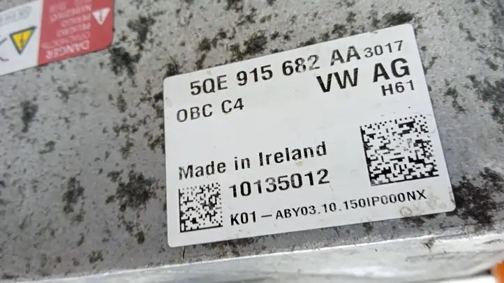 Audi A3/S3 8V (2012 - 2016) 5QE915682AA Зарядное устройство — фото 2