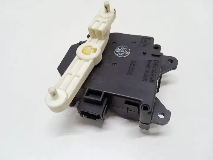 Toyota Prius (XW20) (2003 - 2009) 0638000240 Двигатель задвижки потока воздуха — фото 3