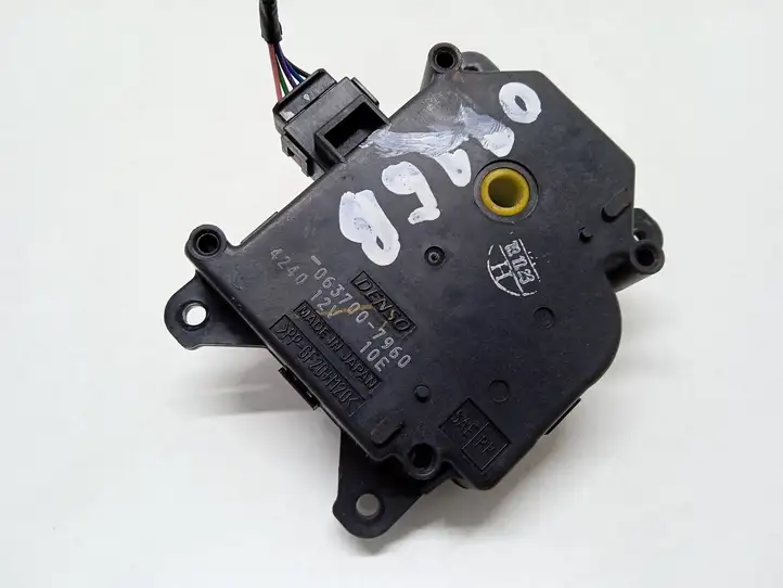 Toyota Prius (XW20) (2003 - 2009) 0637007960 Двигатель задвижки потока воздуха — фото 1
