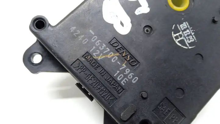 Toyota Prius (XW20) (2003 - 2009) 0637007960 Двигатель задвижки потока воздуха — фото 2