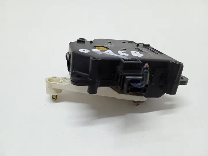 Toyota Prius (XW20) (2003 - 2009) 0637007960 Двигатель задвижки потока воздуха — фото 3