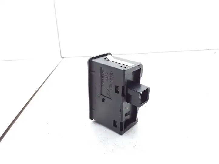 Opel Zafira B (2003 - 2006) 13197131 Блок кнопок стеклоподъемников — фото 1