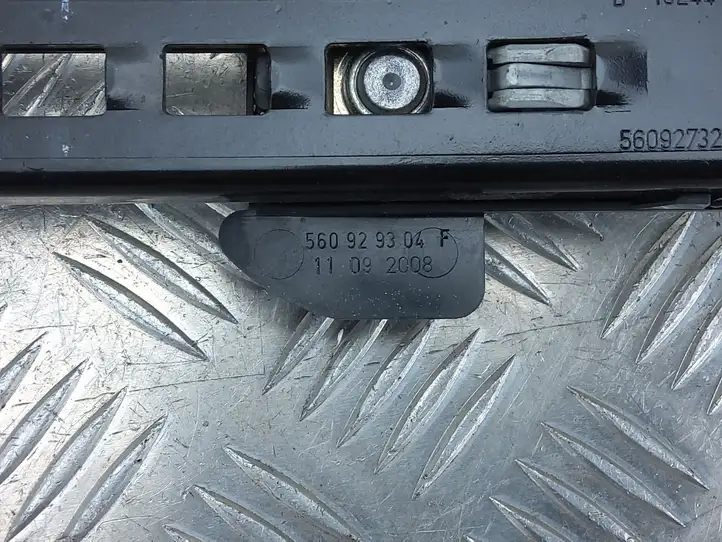 Skoda Superb B6 (3T) (2008 - 2015) 560929304 Электродвигатель регулировки ремня безопасности — фото 2