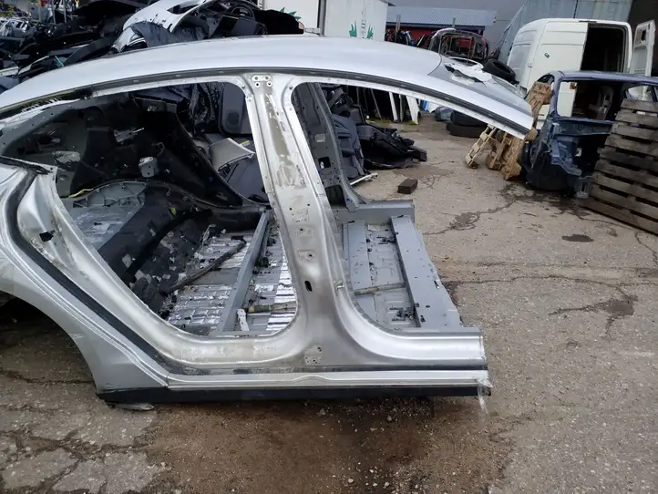 Tesla Model S (2016 - 2021) Средняя стойка кузова (B) — фото 1
