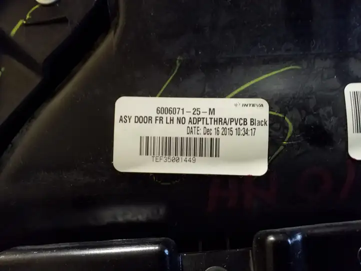 Tesla Model S (2016 - 2021) 600607125M Обшивка передней двери — фото 2