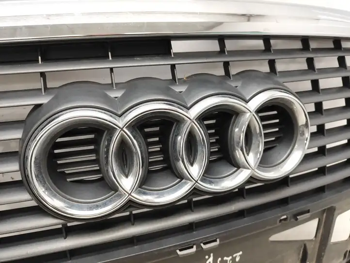 Audi A6 S6 C6 4F (2004 - 2008) 4F0853651 Верхняя решетка радиатора — фото 5