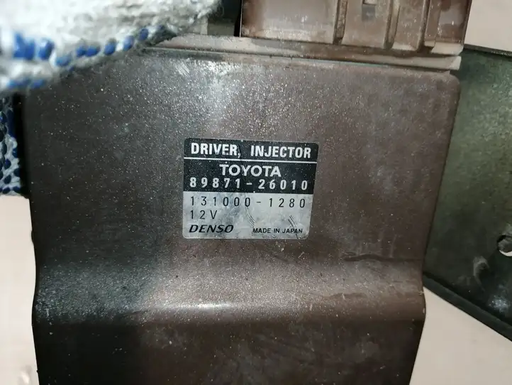 Toyota Avensis Verso (2004 - 2009) 8987126010 Блок управления форсунками — фото 3