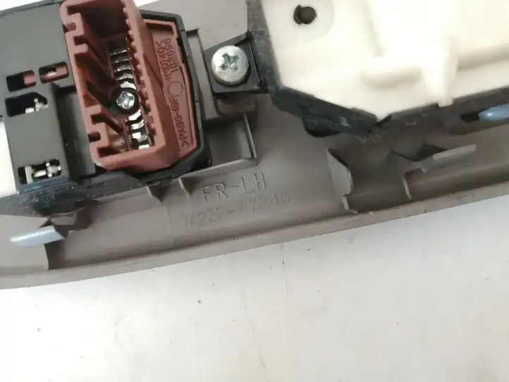 Toyota Prius+ (ZVW40) (2011 - 2018) 7423247240 Блок кнопок стеклоподъемников — фото 6
