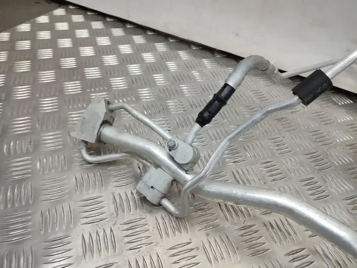 BMW X1 F48 F49 (2015 - 2022) 680860401 Трубки и шланги кондиционера — фото 6