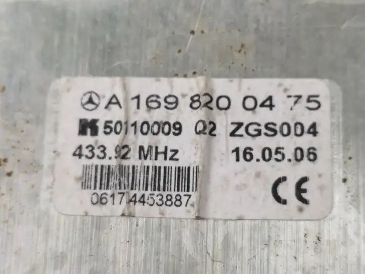 Mercedes-Benz A W169 (2004 - 2012) A1698200475 Усилитель антенны — фото 4