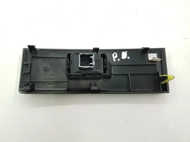 Toyota Corolla Verso AR10 (2004 - 2009) 742310F030 Блок кнопок стеклоподъемников — фото 3
