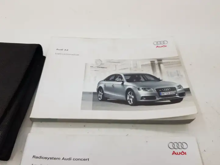 Audi A4 S4 B8 8K (2007 - 2011) 2825618K237 Сервисная книжка — фото 7