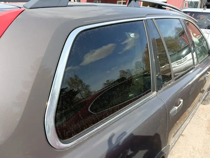 Volvo XC90 (2002 - 2006) Заднее боковое стекло — фото 1