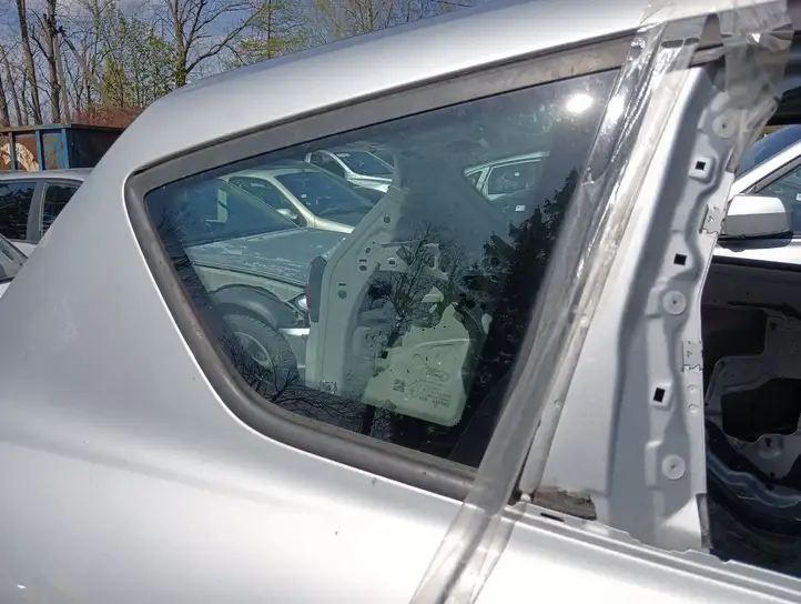 Ford C-MAX II (2010 - 2015) Заднее боковое стекло — фото 2