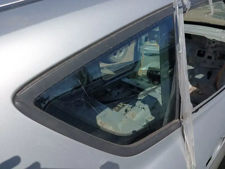 Ford C-MAX II (2010 - 2015) Заднее боковое стекло — фото 4