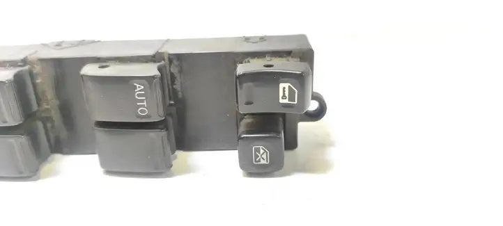 Nissan Almera Tino (2000 - 2003) Блок кнопок стеклоподъемников — фото 2
