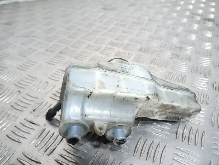 Volkswagen PASSAT B7 (2011 - 2014) 3C2611301 Бачок тормозной жидкости — фото 2