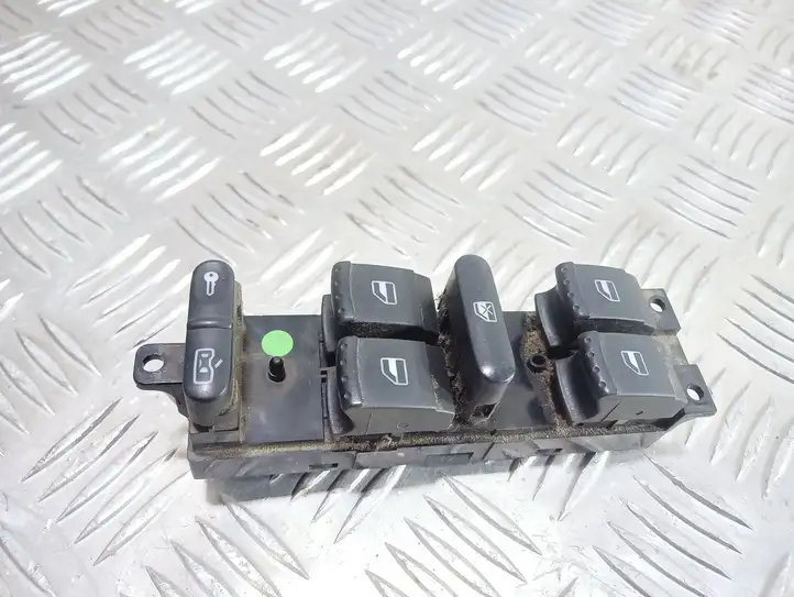 Skoda Octavia Mk1 (1U) (1996 - 2004) 1J4959857C Блок кнопок стеклоподъемников — фото 1