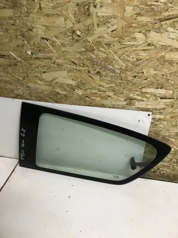 Toyota Aygo AB10 (2005 - 2008) 43R00048 Заднее боковое стекло — фото 1