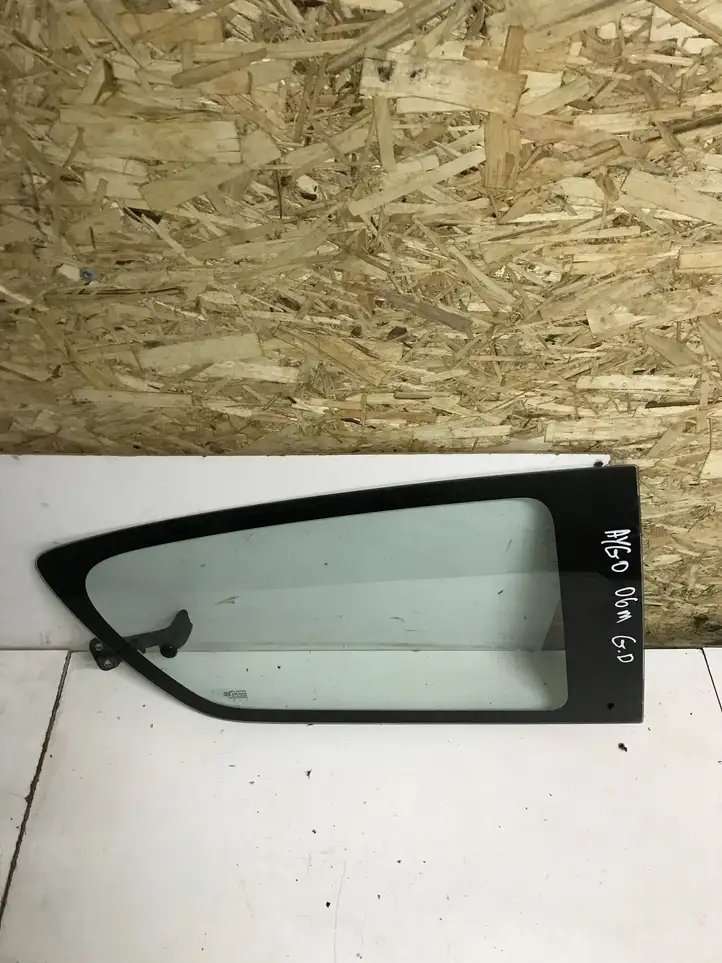Toyota Aygo AB10 (2005 - 2008) 43R00048 Заднее боковое стекло — фото 1