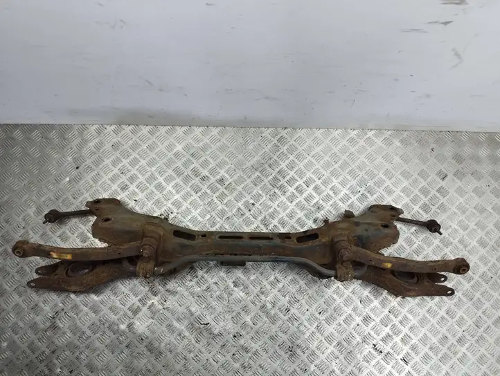 Hyundai i30 (2012 - 2015)   Задняя траверса