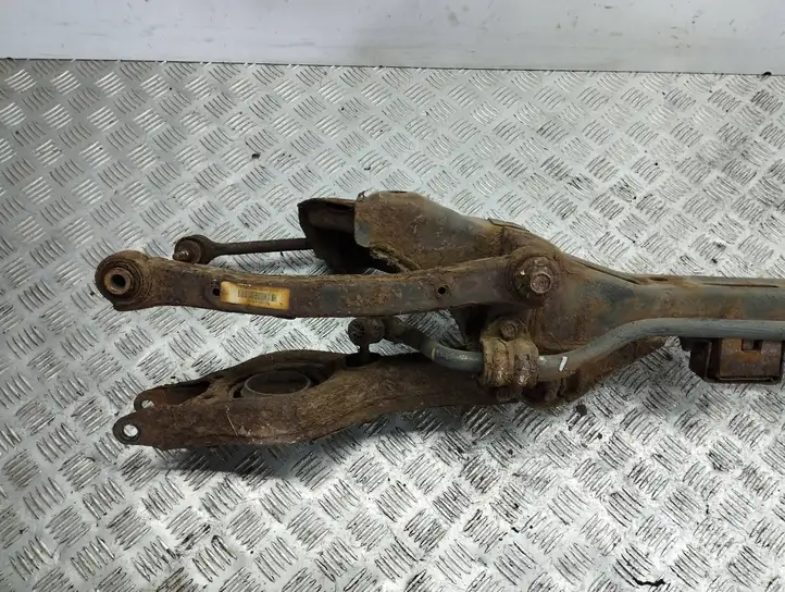 Hyundai i30 (2012 - 2015)   Задняя траверса