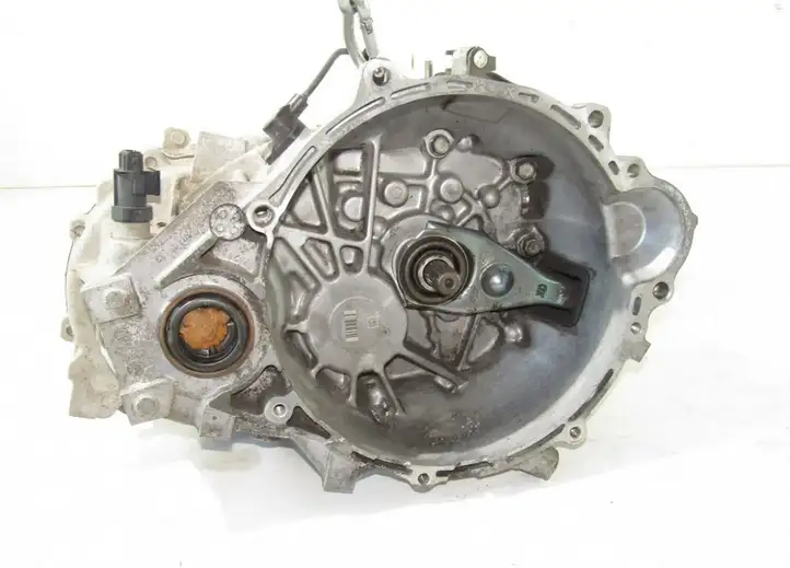 Kia Carens (2013 - )   Механическая коробка передач, 6 передач