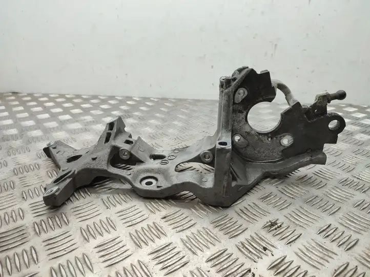 Volkswagen Golf VII (2013 - 2019) 04L903143D Кронштейн топливного насоса — фото 2