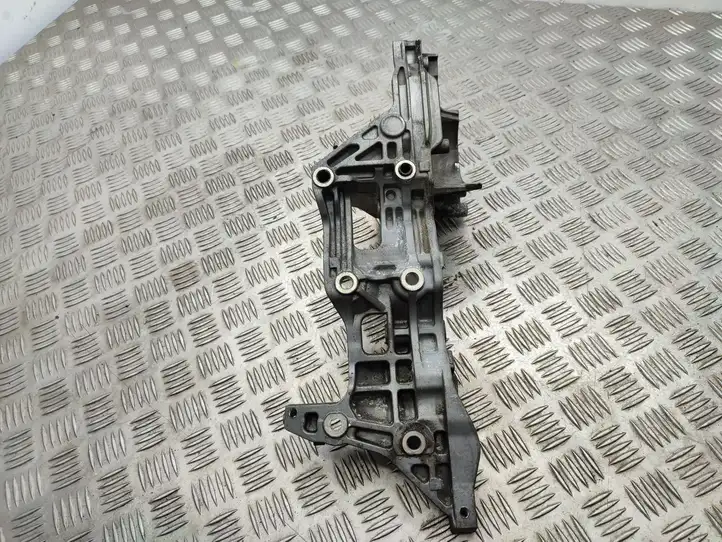 Volkswagen Golf VII (2013 - 2019) 04L903143D Кронштейн топливного насоса — фото 4
