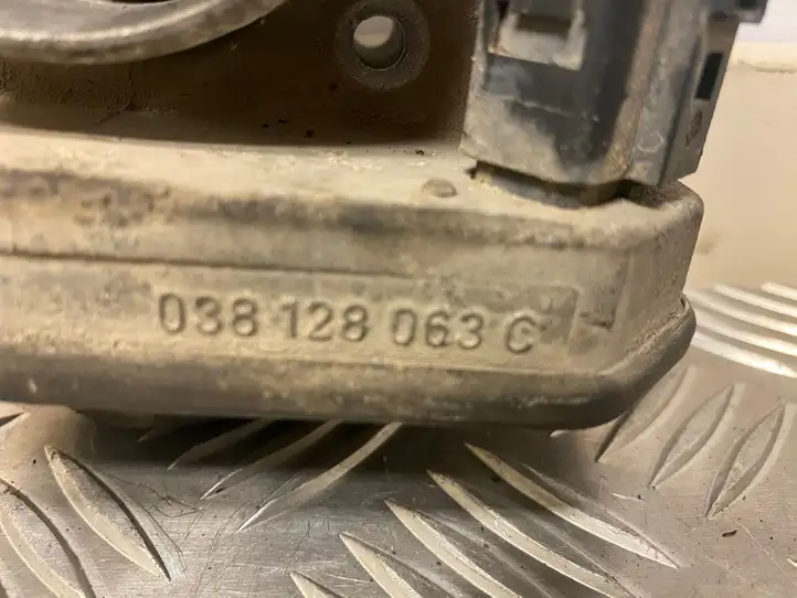 Volkswagen Polo (2001 - 2005) 038128063C Дроссельная заслонка — фото 3