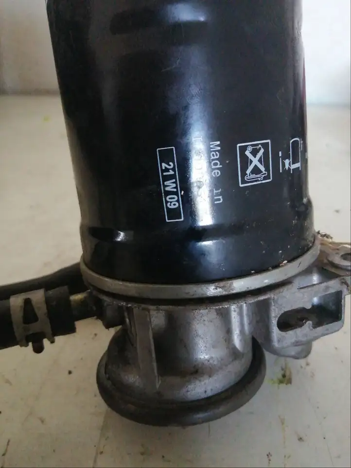 Toyota Land Cruiser (J120) (2002 - 2009) 21W09 Корпус топливного фильтра — фото 1